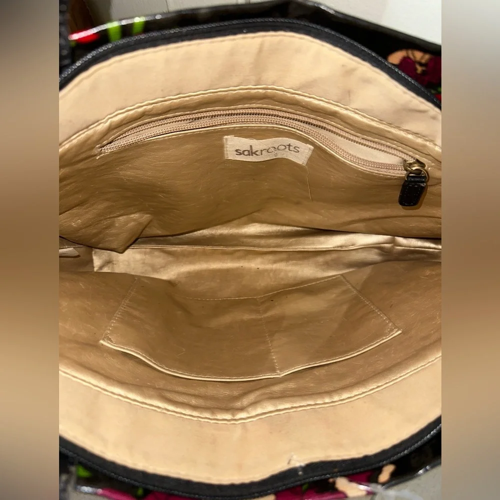 SAKROOTS ⚠️ 16 x 10 handbag with an issue ⚠️